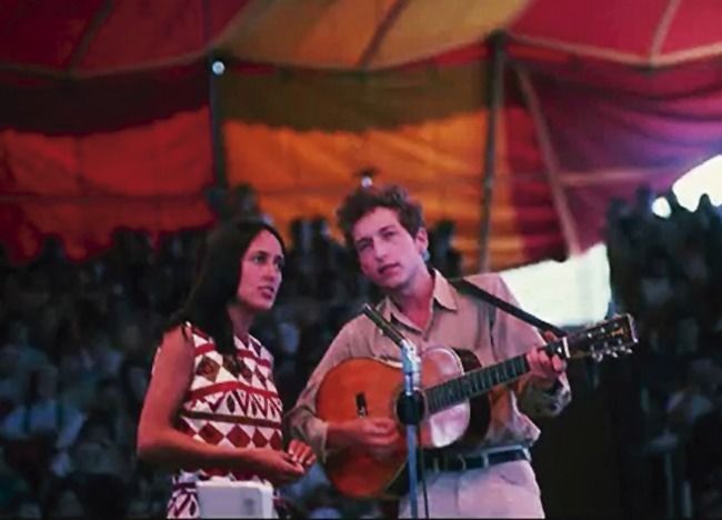 Bob Dylan y Joan Baez en agosto de 1963