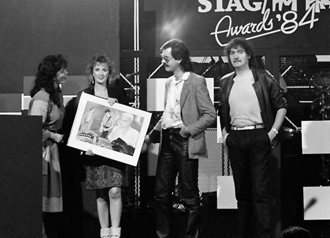 La banda Clannad recibien un premio en Dublín el 20 de septiembre de 1984.