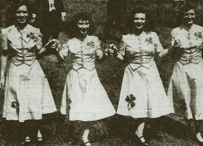 Mujeres bailan danzas irlandesas en los Estados Unidos.