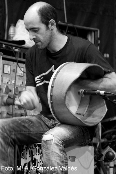 David Mateos conocido como «Puru», percusionista de Corquiéu (✝2012)