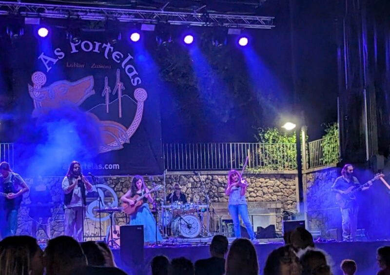Guieldu au Festival Folk & Rock Nas Portelas 3 Guieldu au festival Folk & Rock nas Portelas, à Lubián, Zamora.