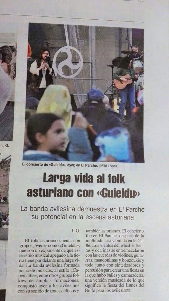 Guieldu au Repas dans la Rue d'Avilés 2024 8 Coupure de presse dont le titre indique "Larga vida al folk asturianu con Guieldu. La banda avilesina demuestra en El Parche su potencial en la escena asturiana."