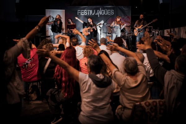 Un momento de la actuación de Guieldu en el Festillingües de Avilés, en octubre de 2026